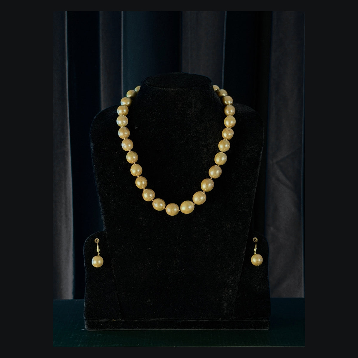 Golden Rare Sea Pearl Necklace with matching earrings, Manci Prestige Collection, view 1